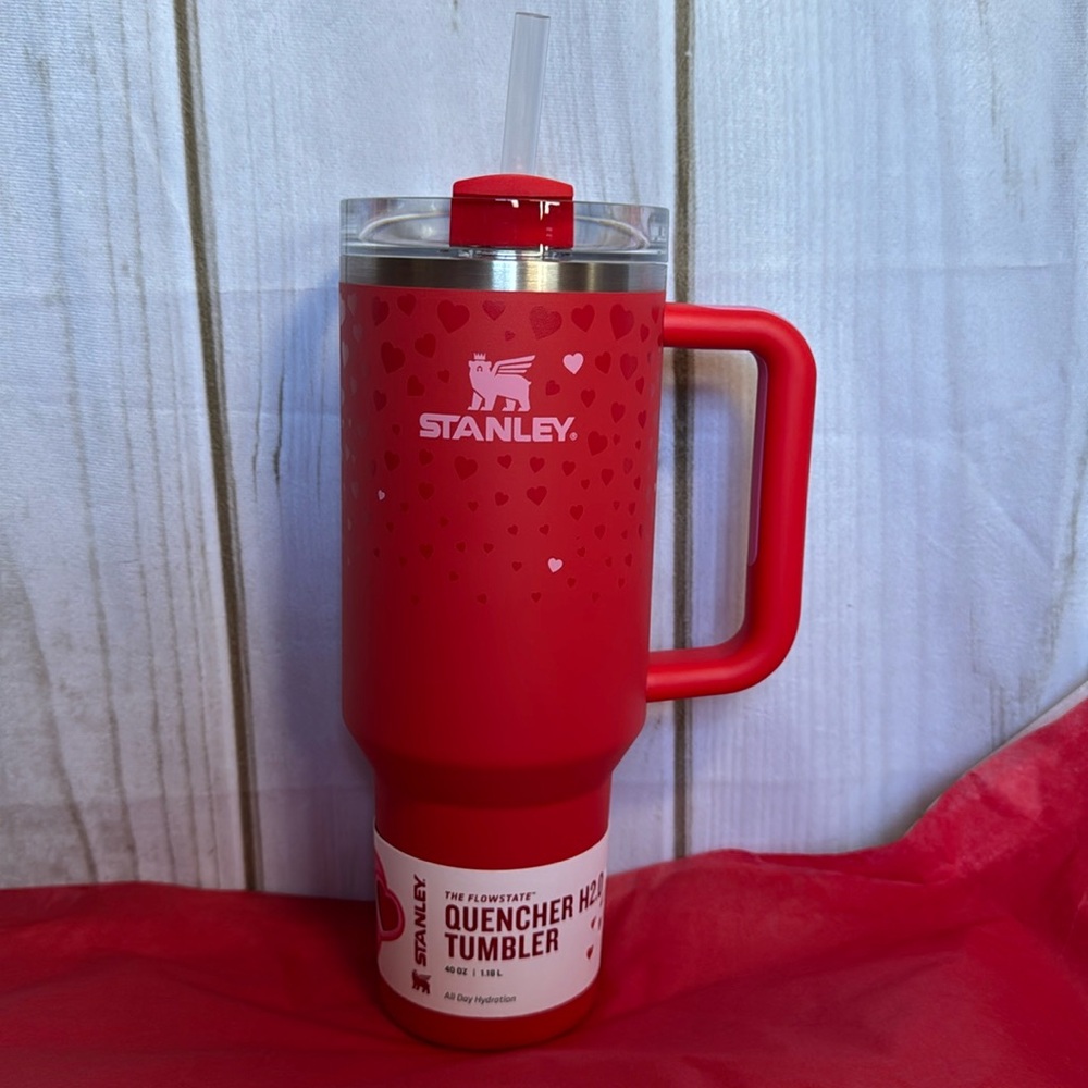 Stanley 40oz Sweet Hearts  stainless steel H2.O Flowstate Quencher Tumbler red